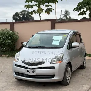 Toyota Ractis 2009 Silver