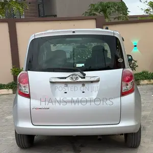 Toyota Ractis 2009 Silver
