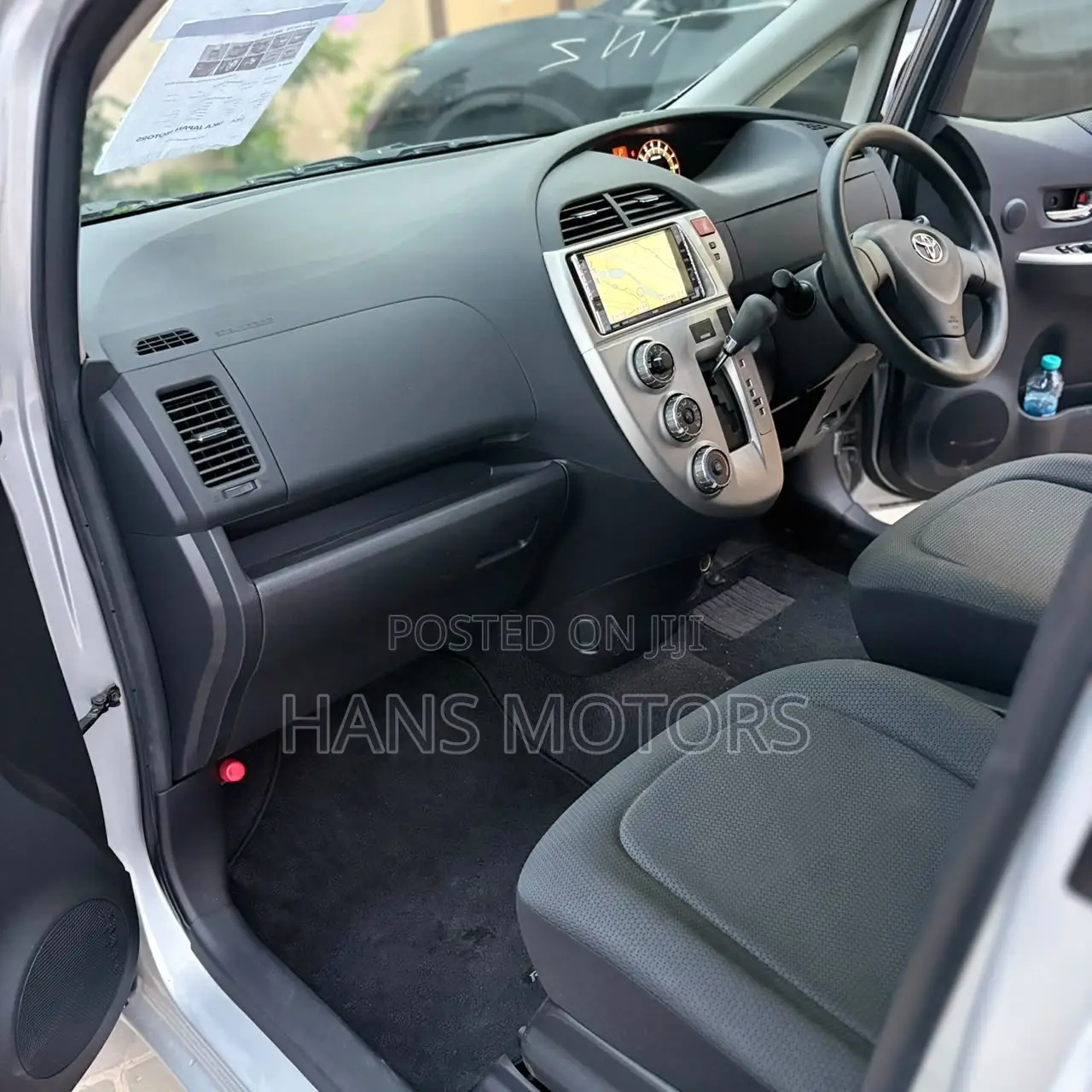 Toyota Ractis 2009 Silver