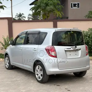 Toyota Ractis 2009 Silver