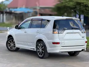 Mitsubishi Outlander 2011 White