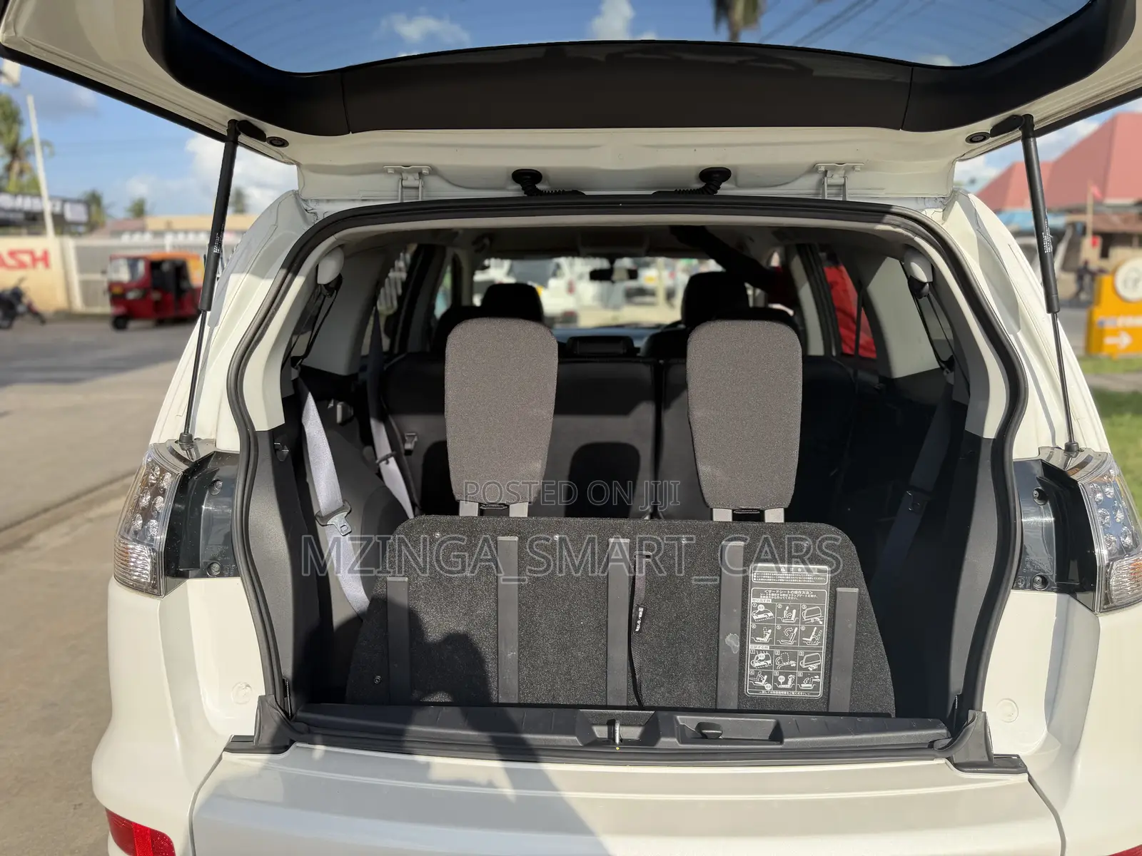 Mitsubishi Outlander 2011 White