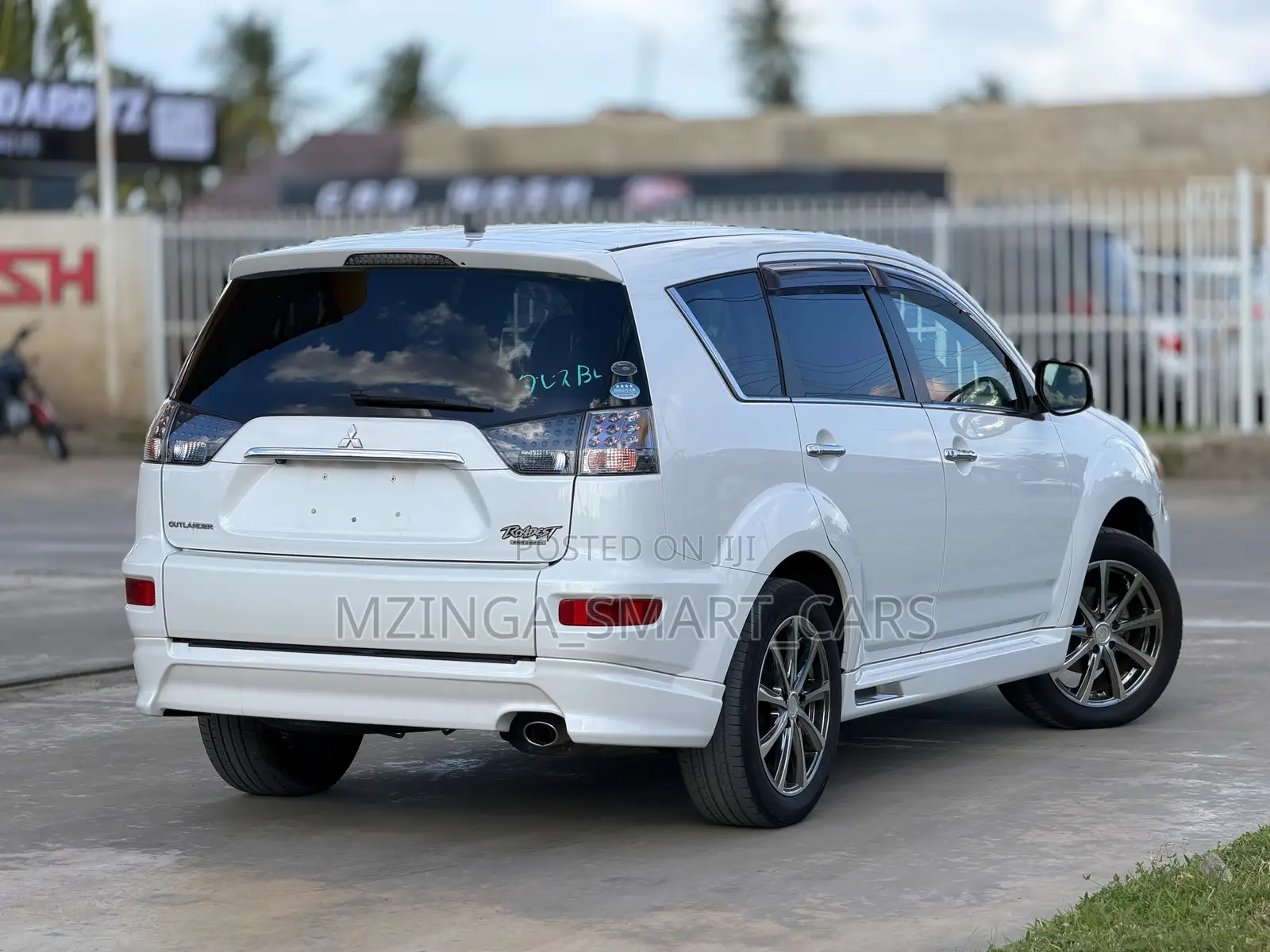 Mitsubishi Outlander 2011 White