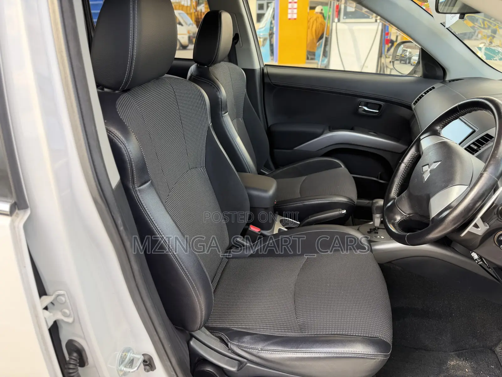 Mitsubishi Outlander 2011 White