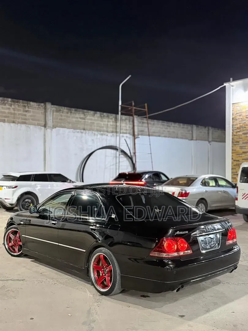 Toyota Crown 2006 Black