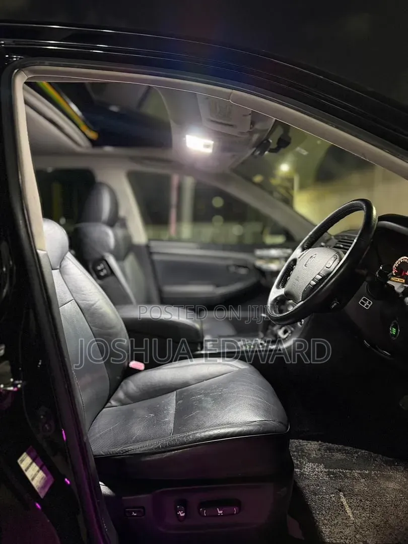 Toyota Crown 2006 Black