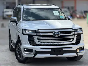 New Toyota Land Cruiser LC300 2025 White