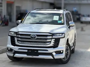 New Toyota Land Cruiser LC300 2025 White