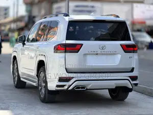 New Toyota Land Cruiser LC300 2025 White