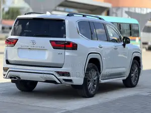 New Toyota Land Cruiser LC300 2025 White