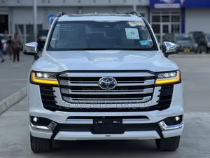 New Toyota Land Cruiser LC300 2025 White