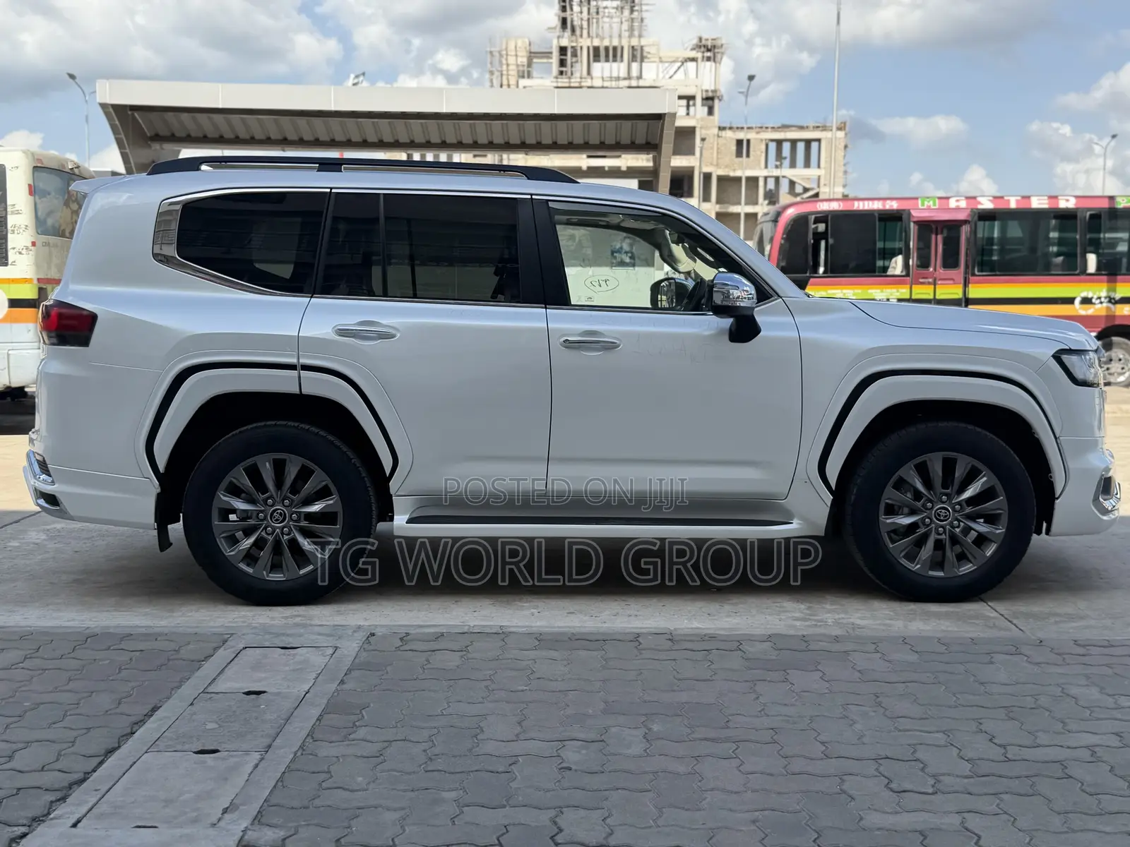 New Toyota Land Cruiser LC300 2025 White