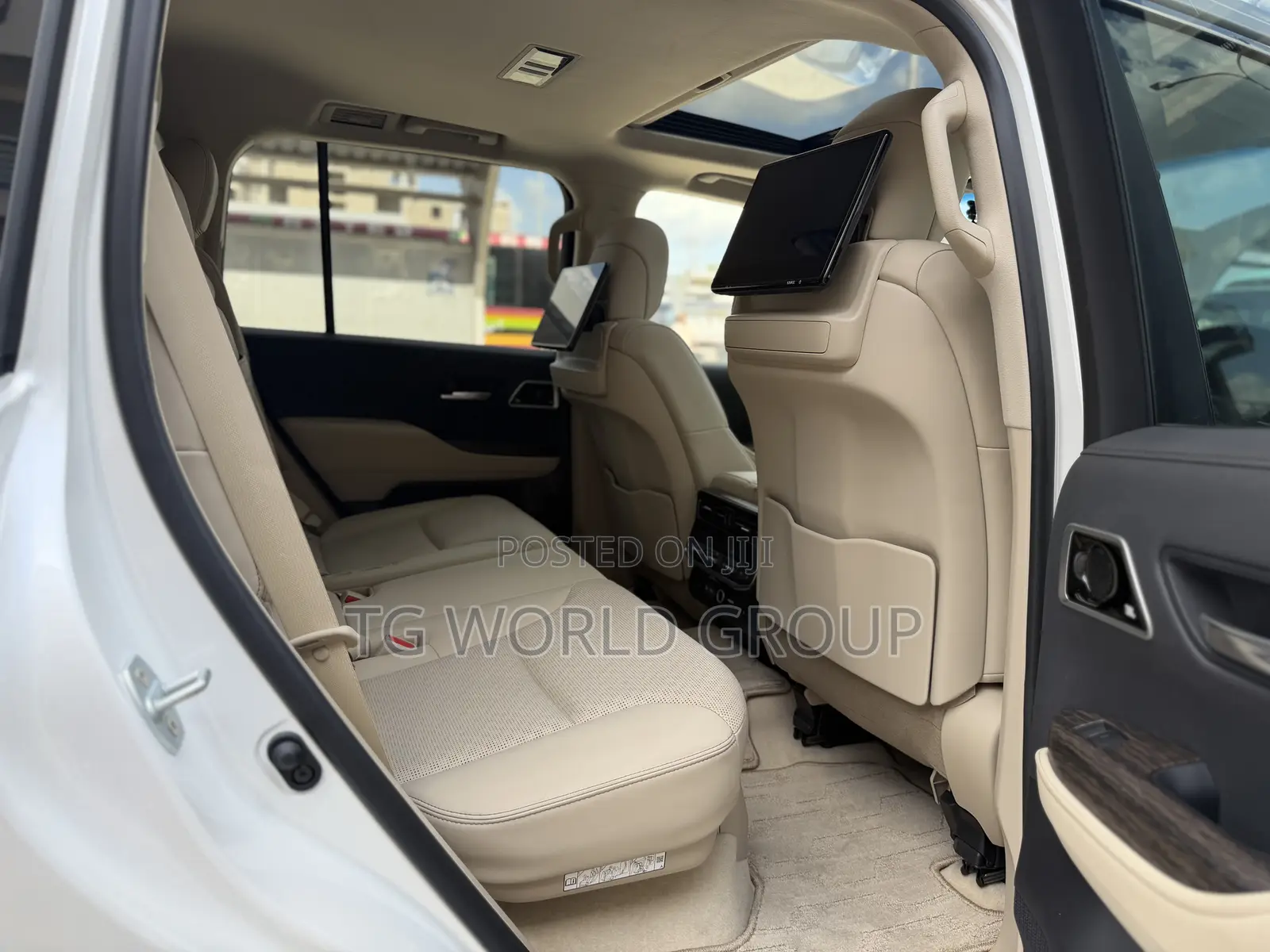 New Toyota Land Cruiser LC300 2025 White
