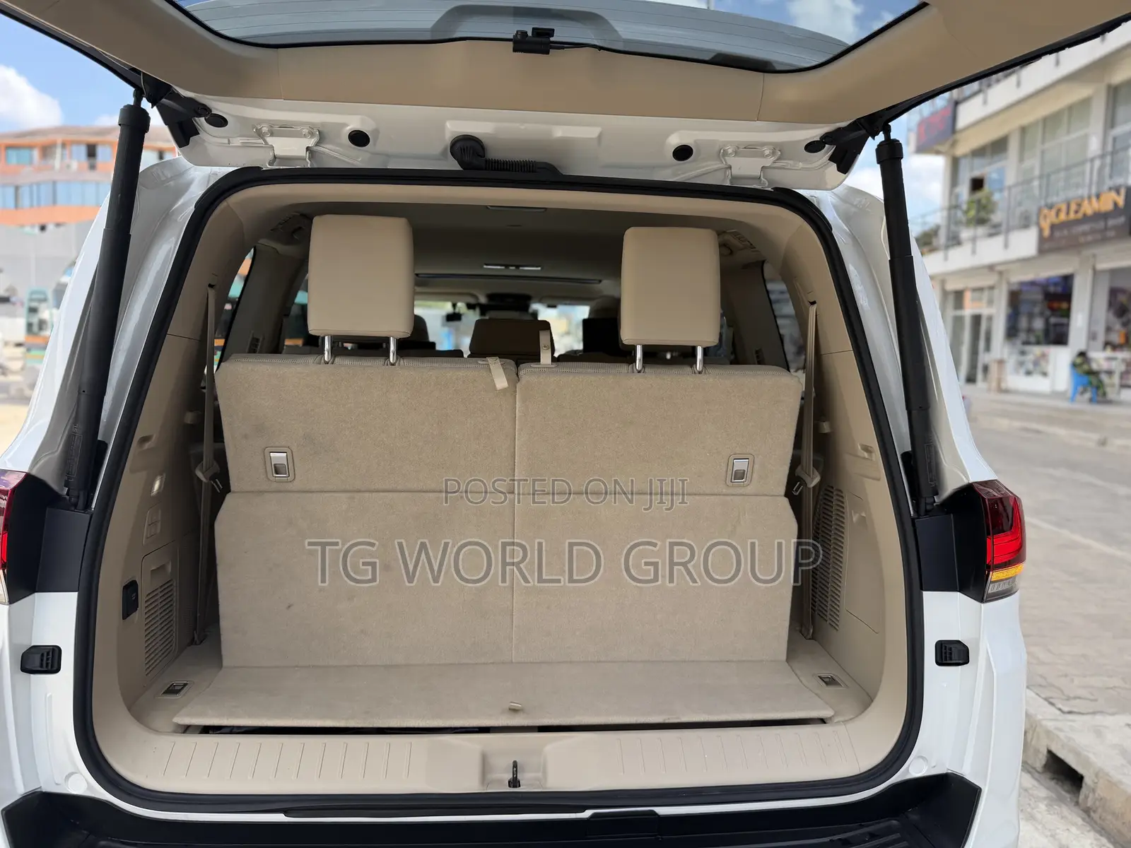 New Toyota Land Cruiser LC300 2025 White