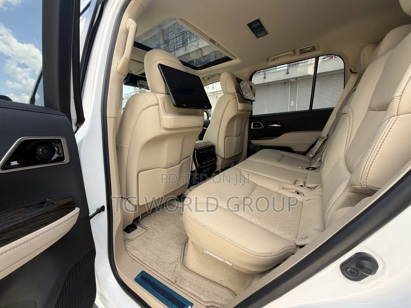 New Toyota Land Cruiser LC300 2025 White