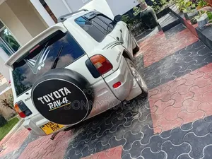 Toyota RAV4 1999 White