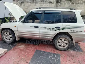 Toyota RAV4 1999 White