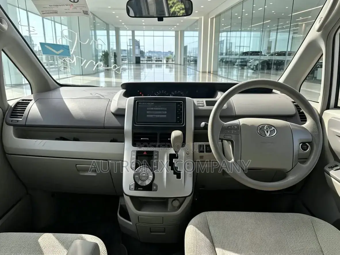 Toyota Noah 2009 White