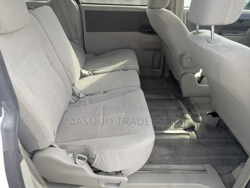 Toyota Noah 2009 White