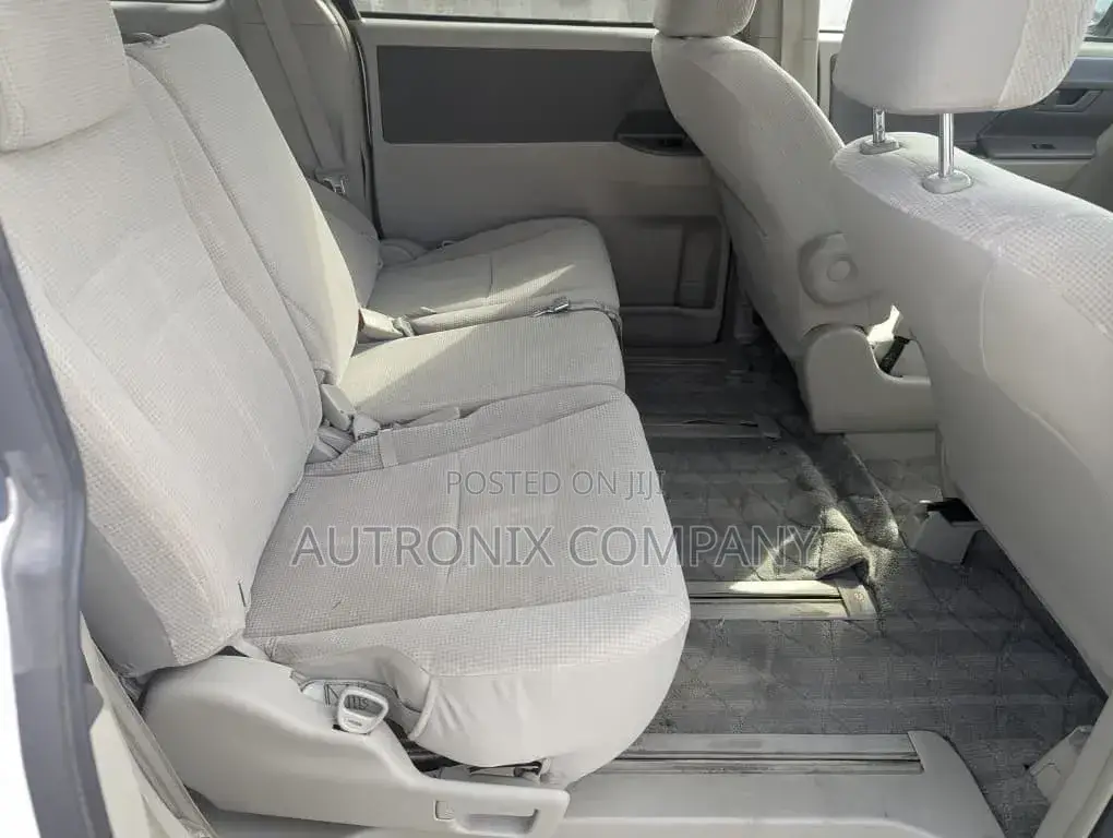 Toyota Noah 2009 White