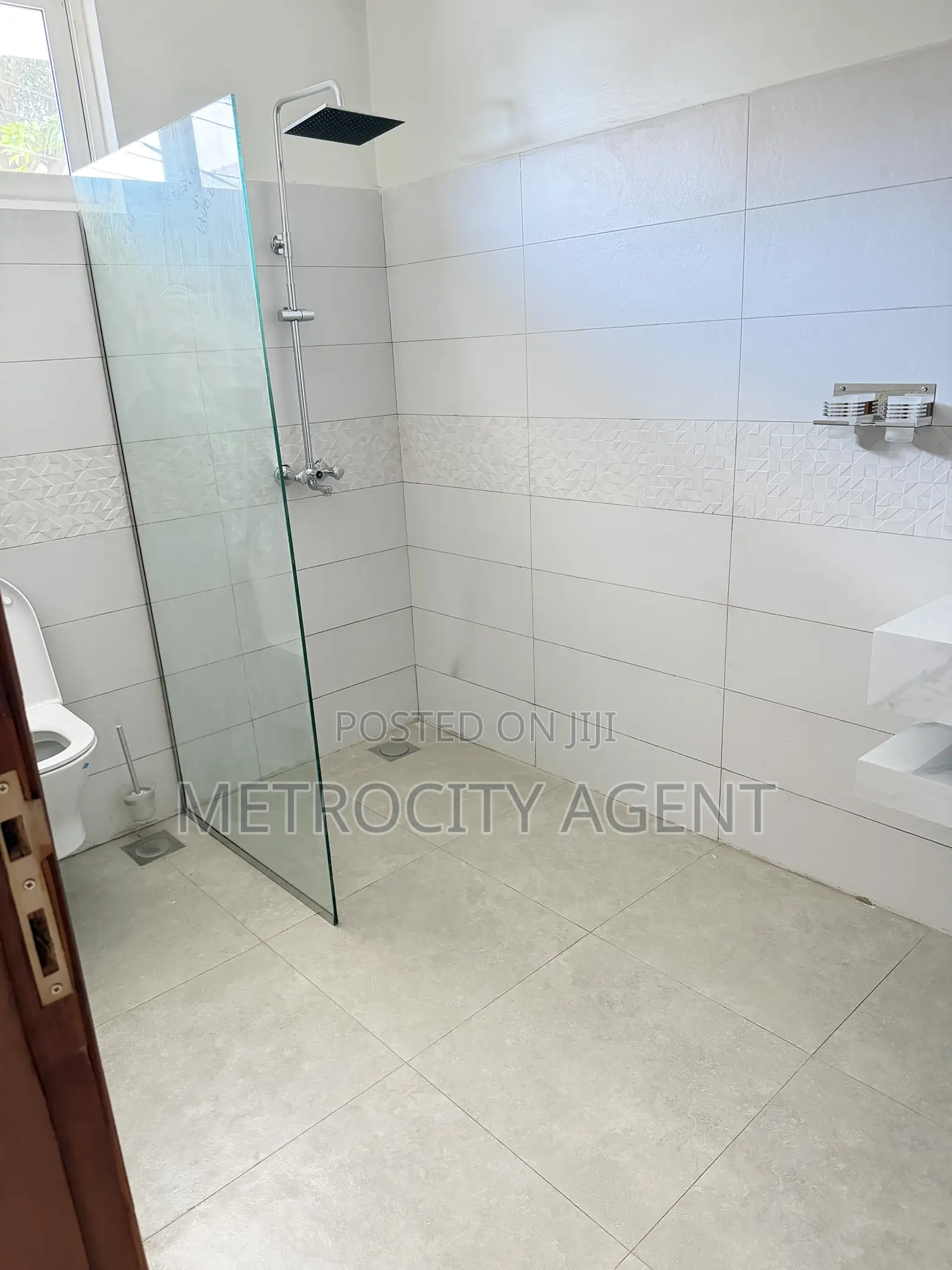 6bdrm House in Oysterbay Estate for rent