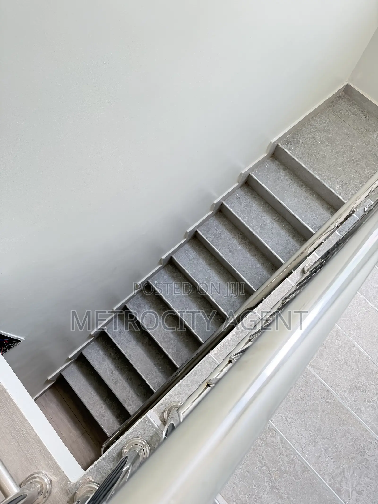 6bdrm House in Oysterbay Estate for rent