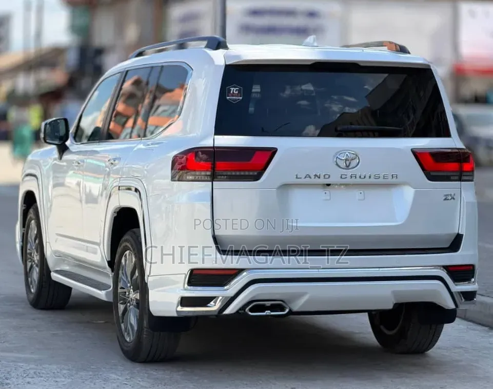 New Toyota Land Cruiser 2025 Off white