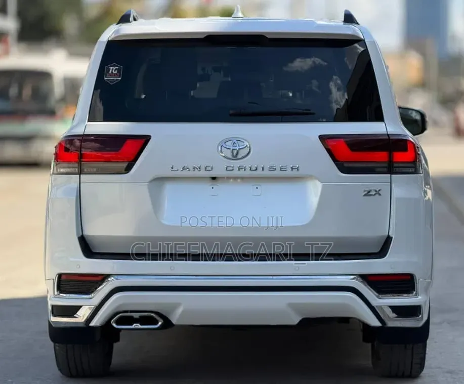 New Toyota Land Cruiser 2025 Off white