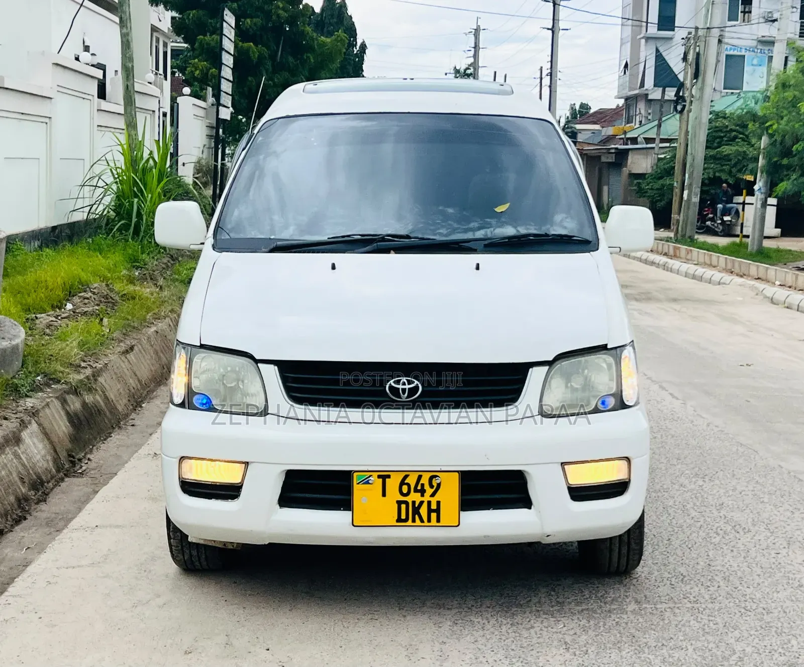 Toyota Noah 2001 White