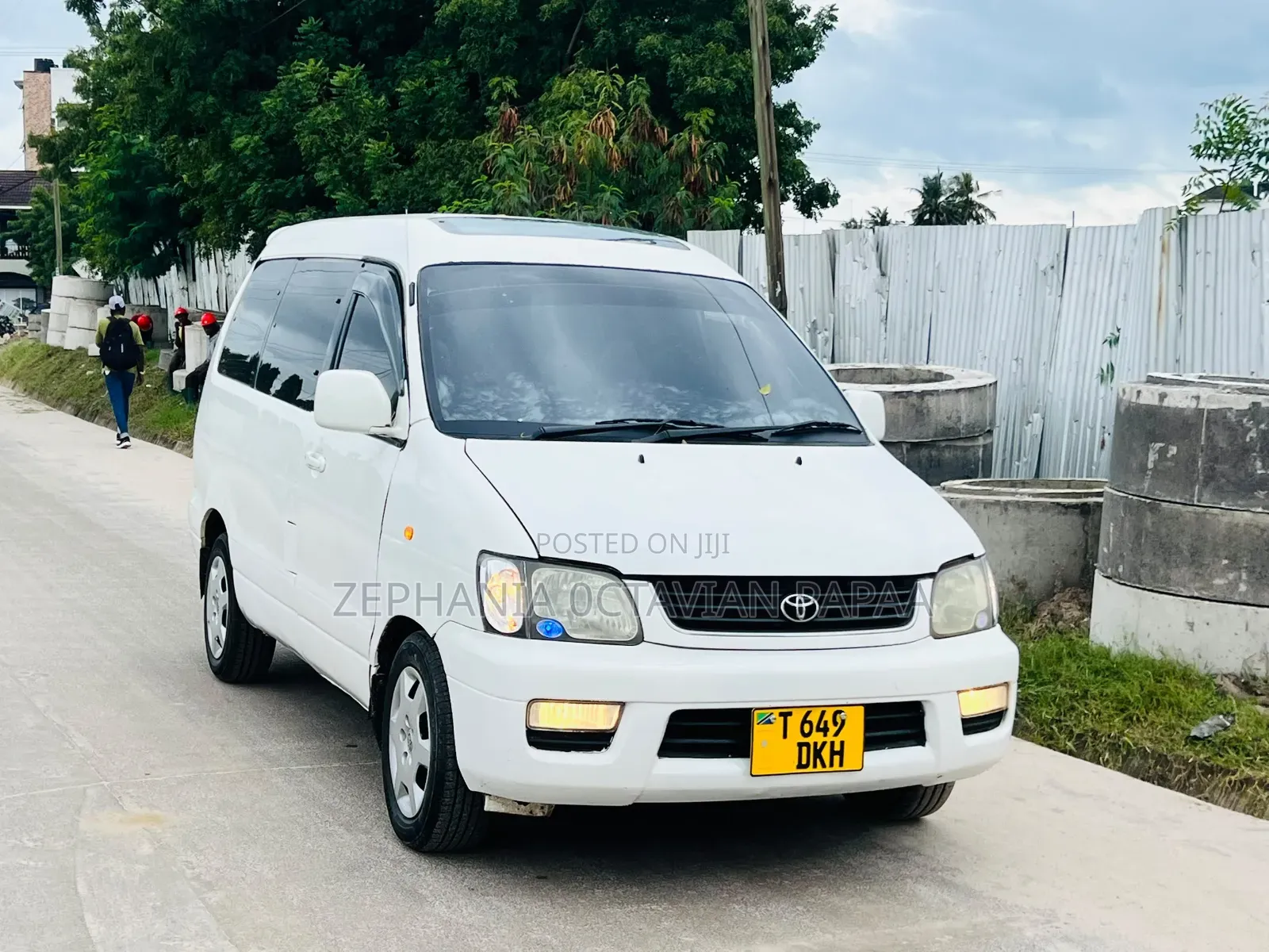 Toyota Noah 2001 White