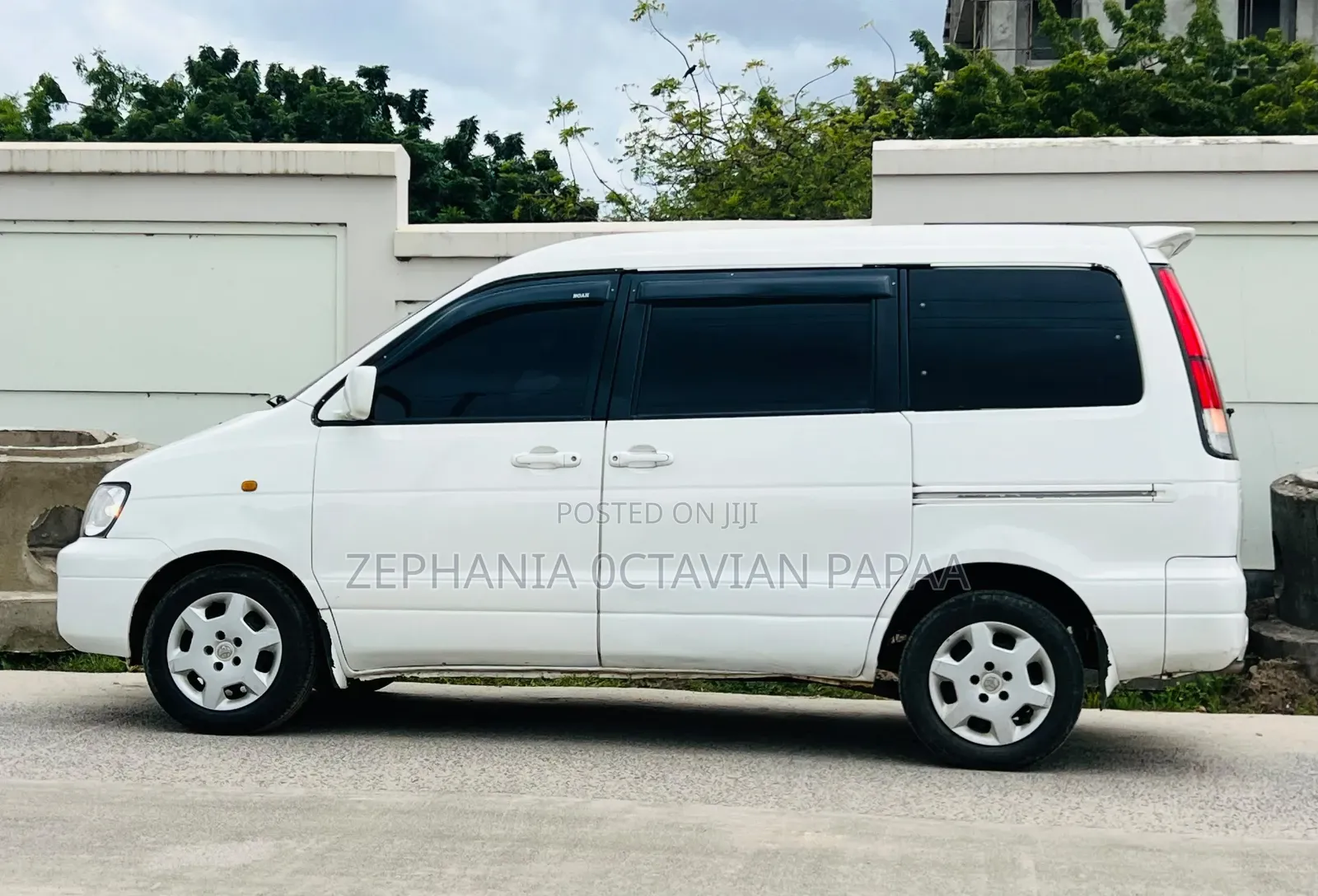 Toyota Noah 2001 White
