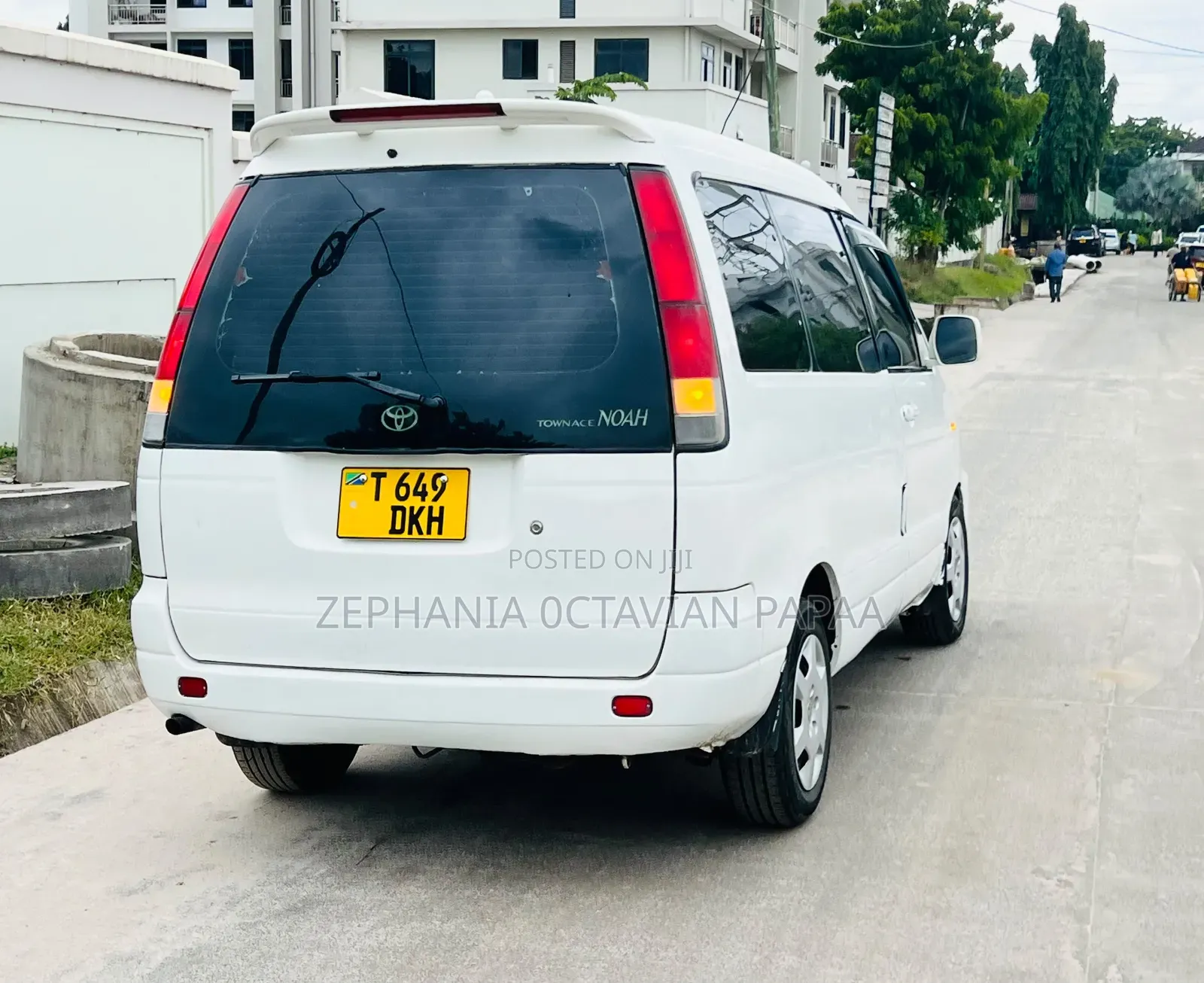 Toyota Noah 2001 White