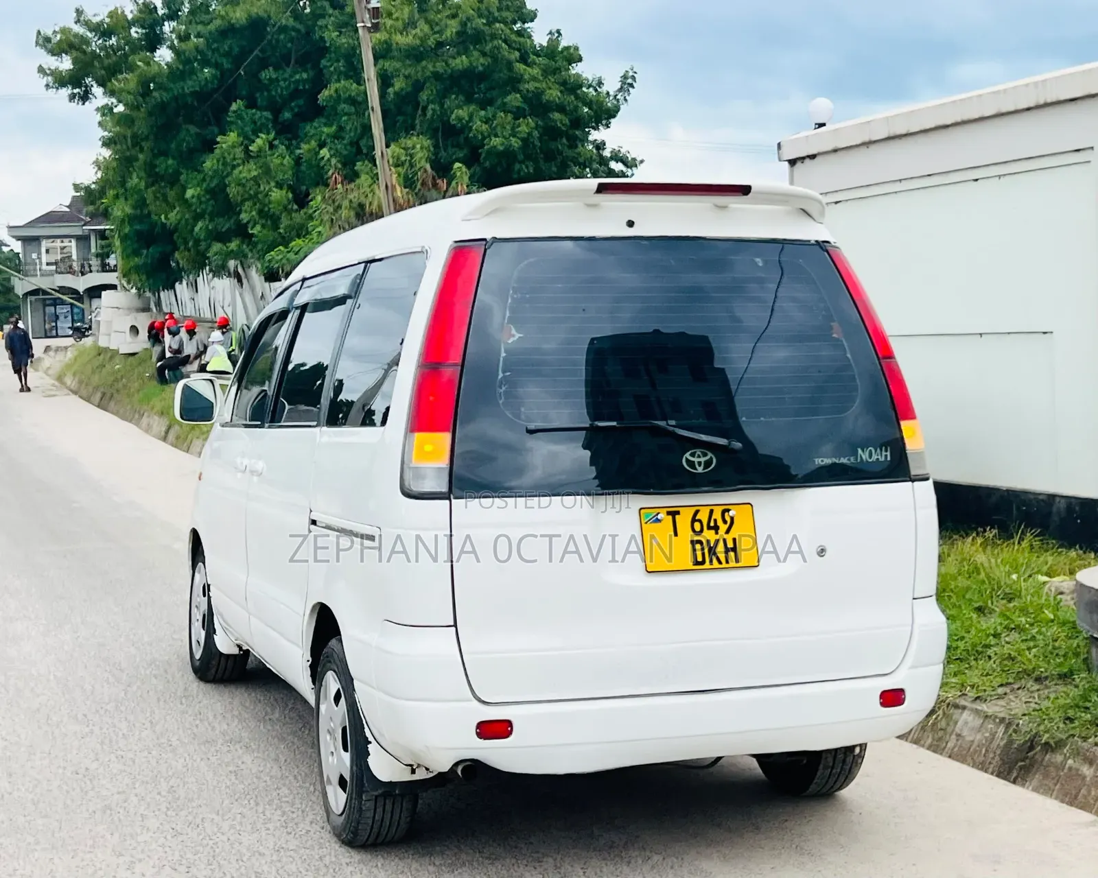 Toyota Noah 2001 White