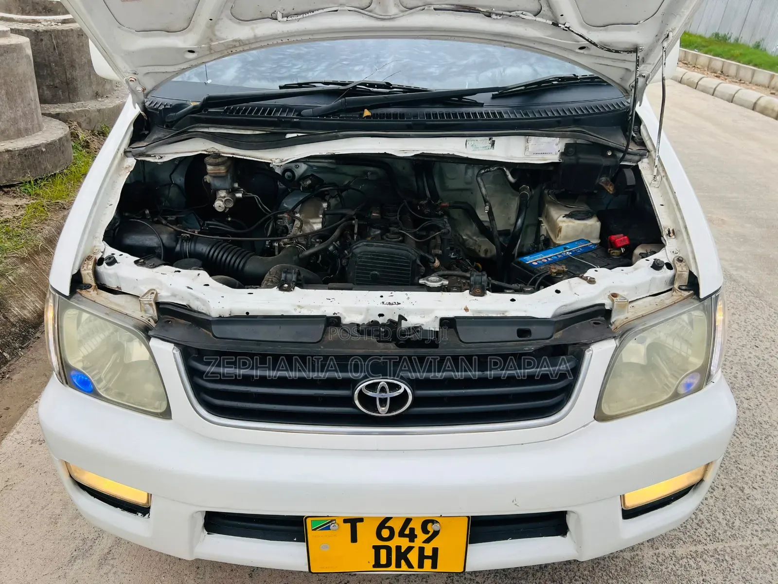Toyota Noah 2001 White