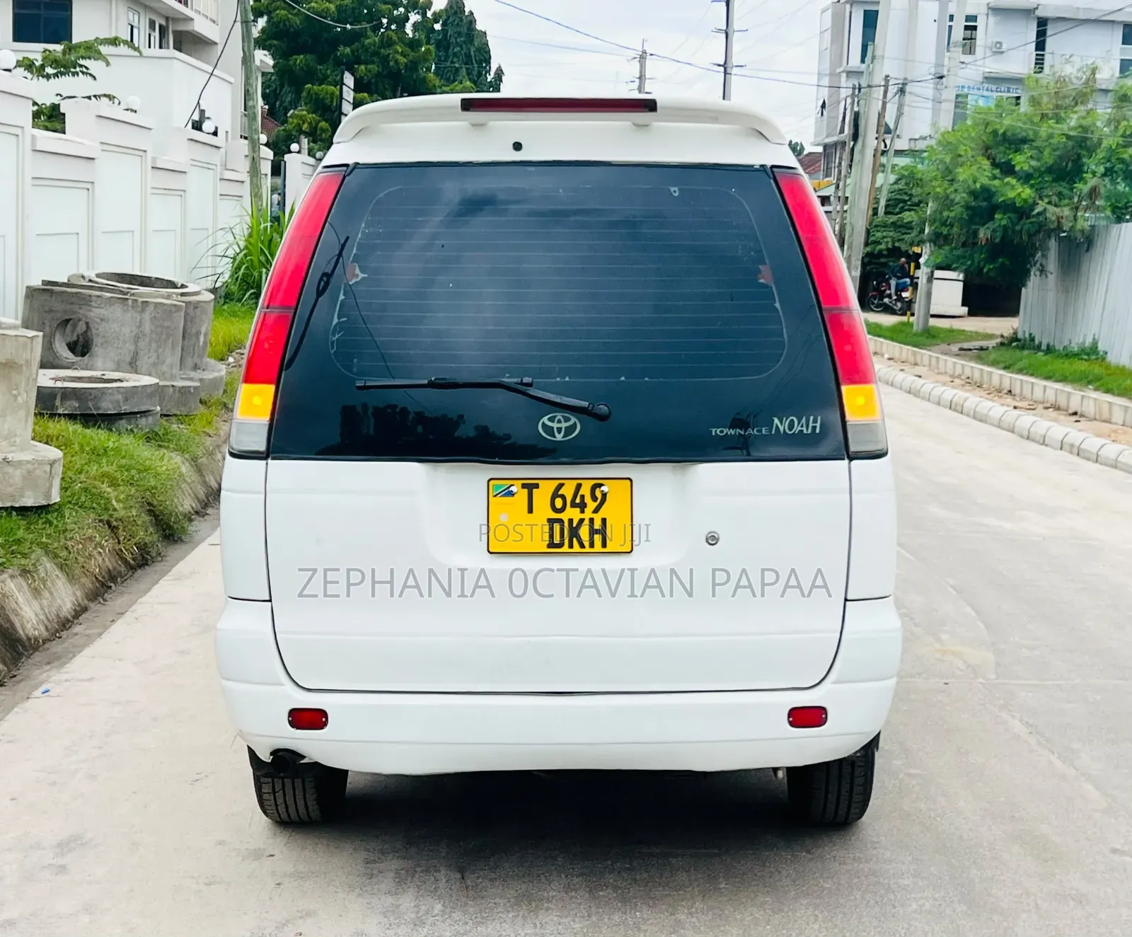 Toyota Noah 2001 White