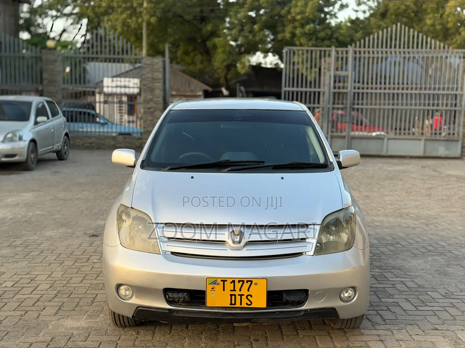 Toyota IST 2004 Silver
