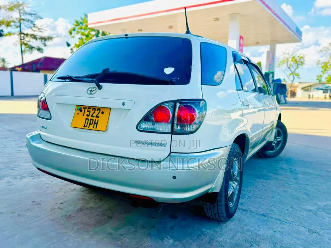 Toyota Harrier 2002 White