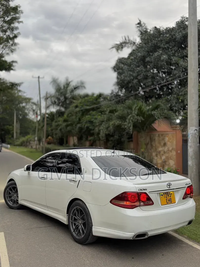 Car 2009 White