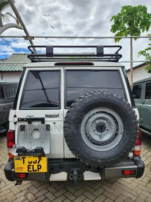 Toyota Land Cruiser 2018 White
