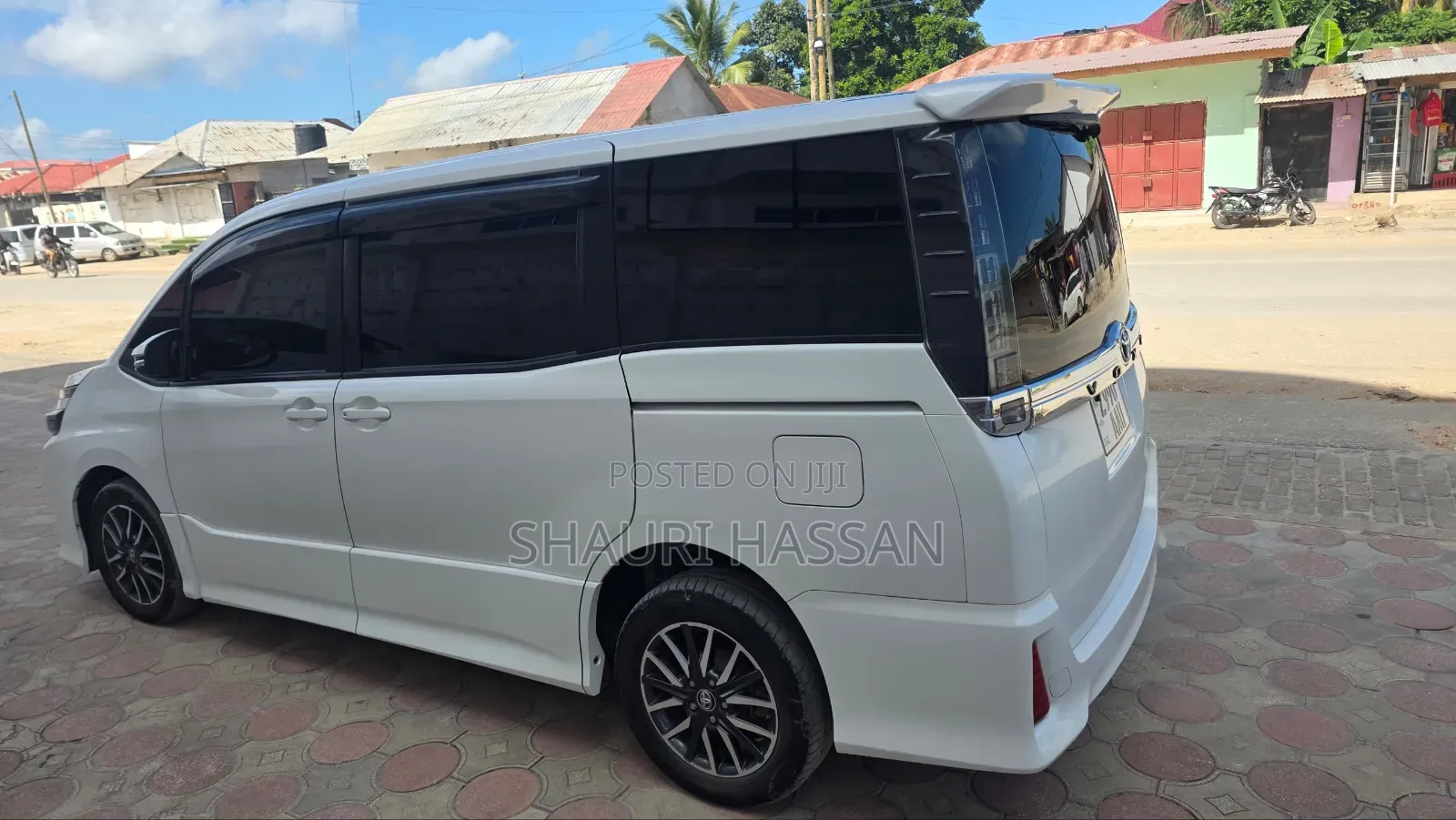 Toyota Voxy 2015 Pearl