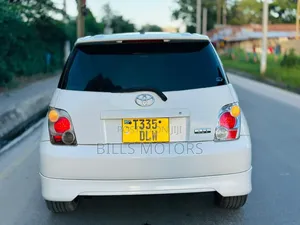Toyota IST 2003 White