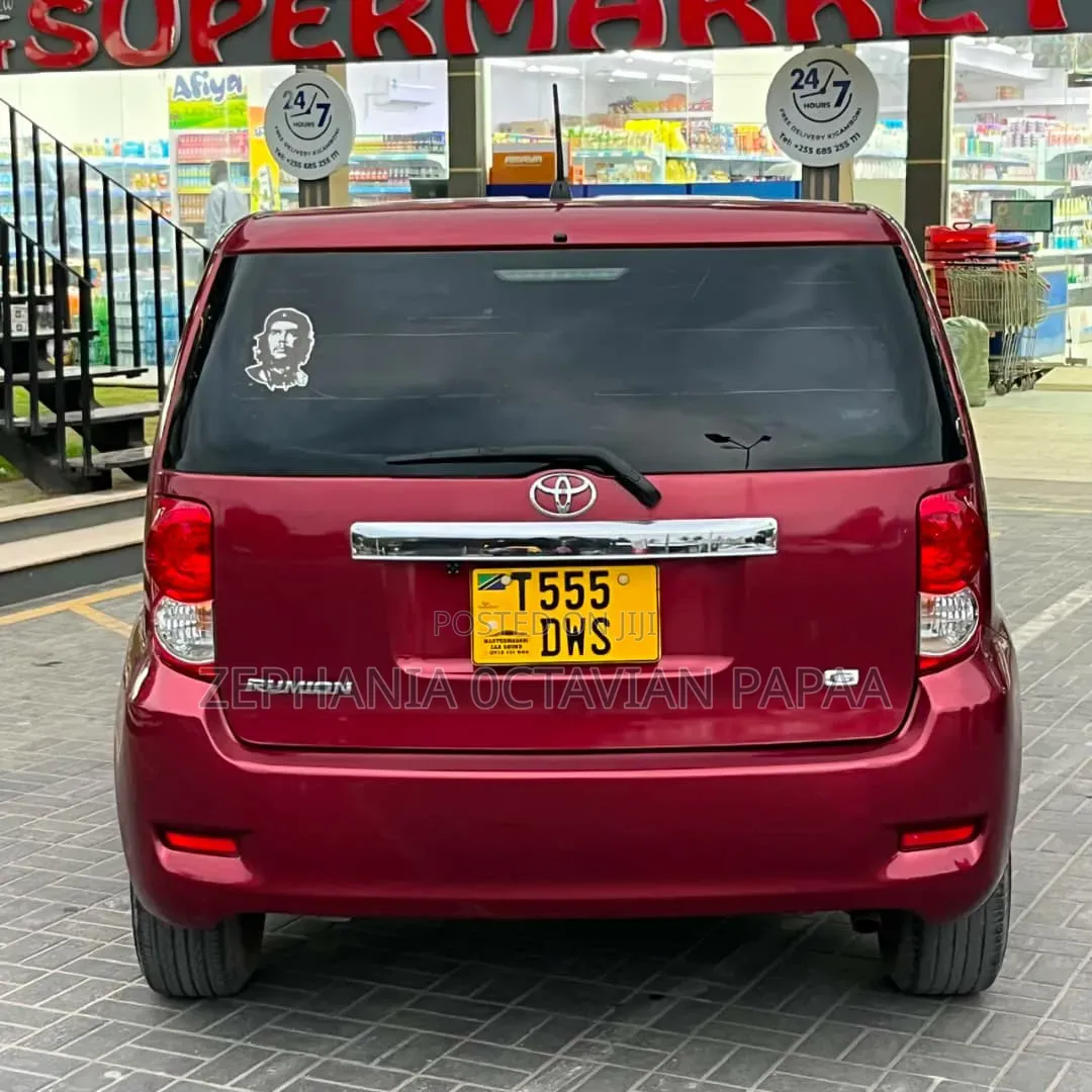 Toyota Corolla Rumion 2009 Red