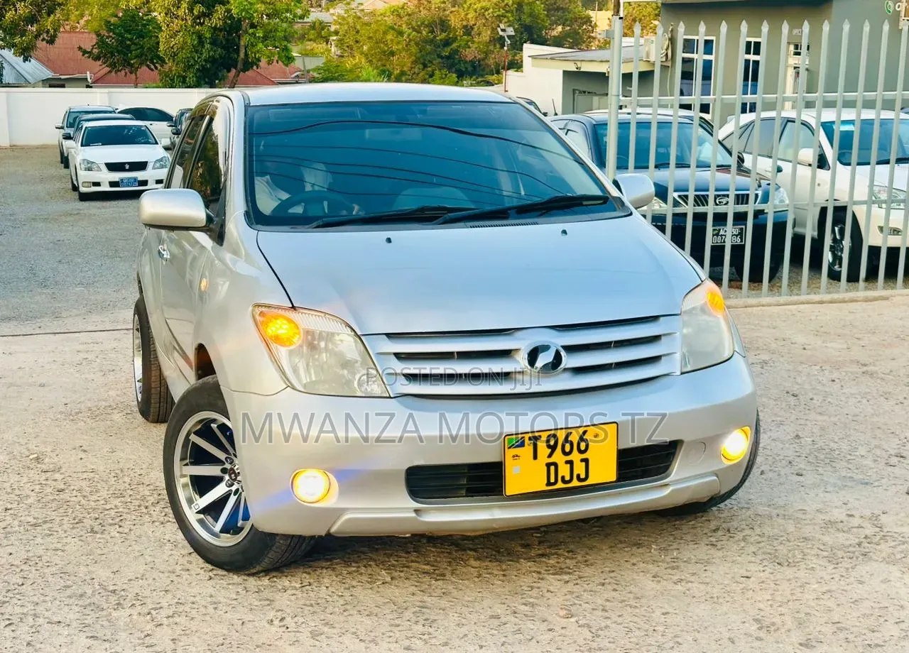 Toyota IST 2005 Silver