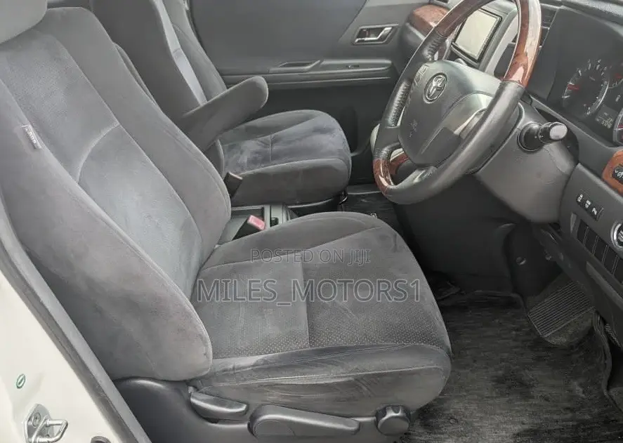 Toyota Vellfire 2009 White