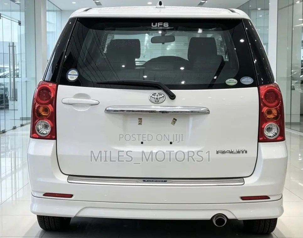 Toyota Raum 2004 White