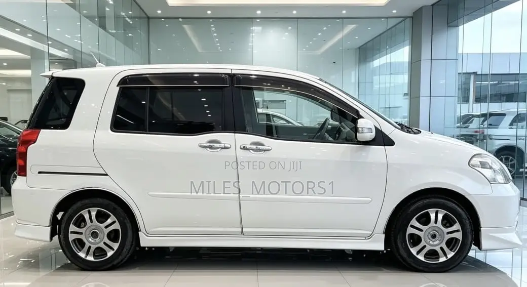 Toyota Raum 2004 White