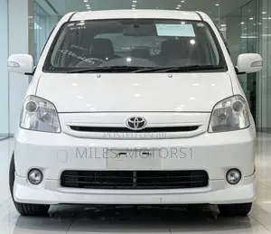 Toyota Raum 2004 White