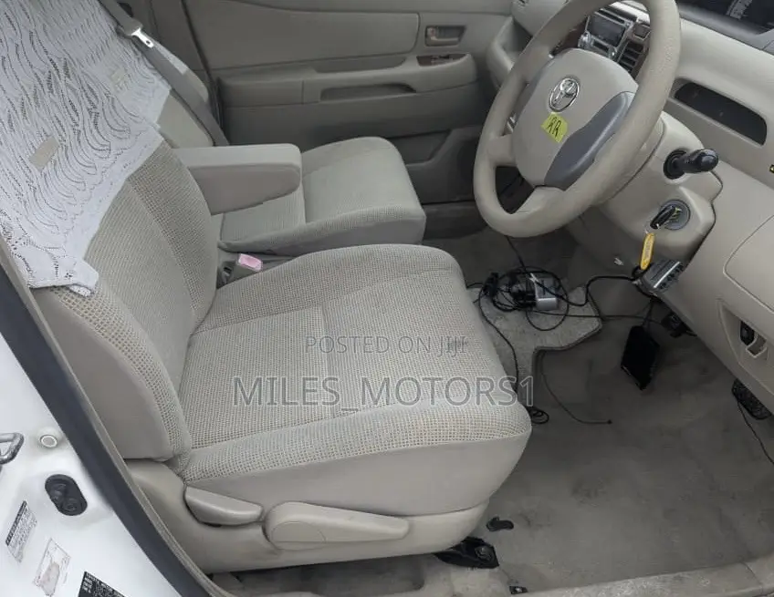 Toyota Raum 2004 White