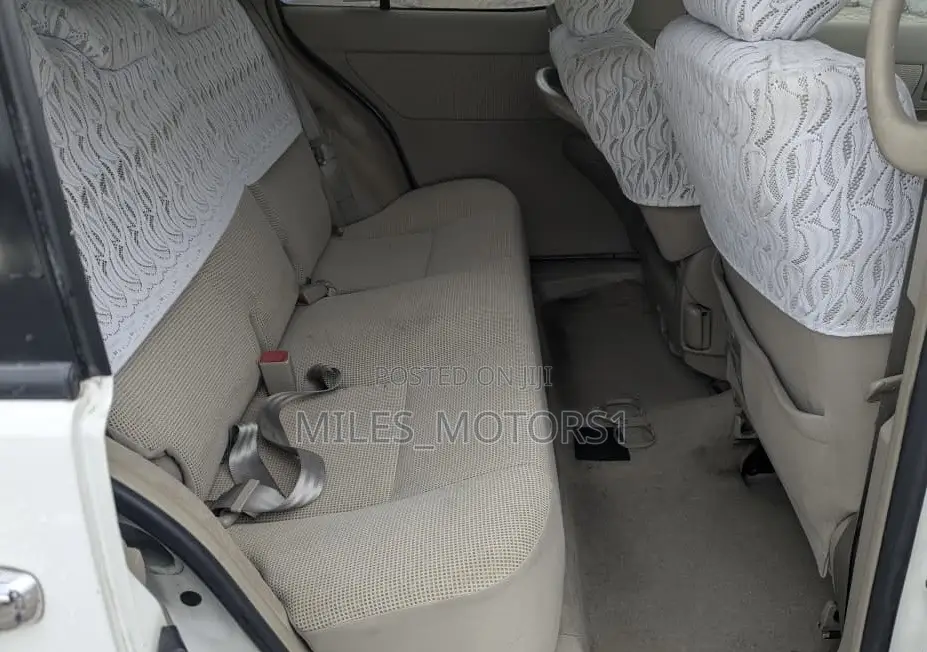Toyota Raum 2004 White