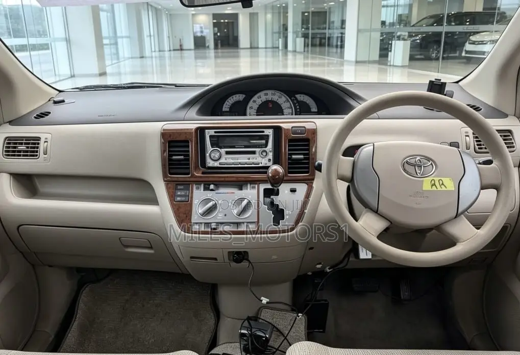 Toyota Raum 2004 White